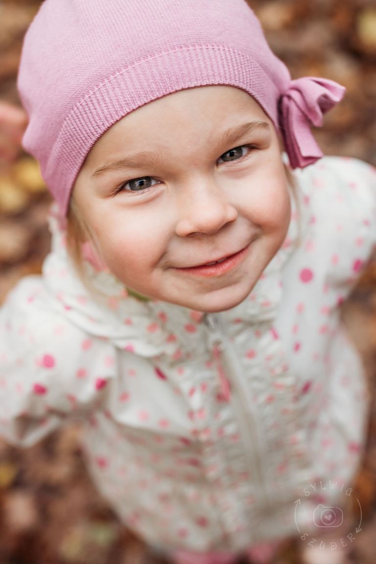 jesienny portret trzylatki